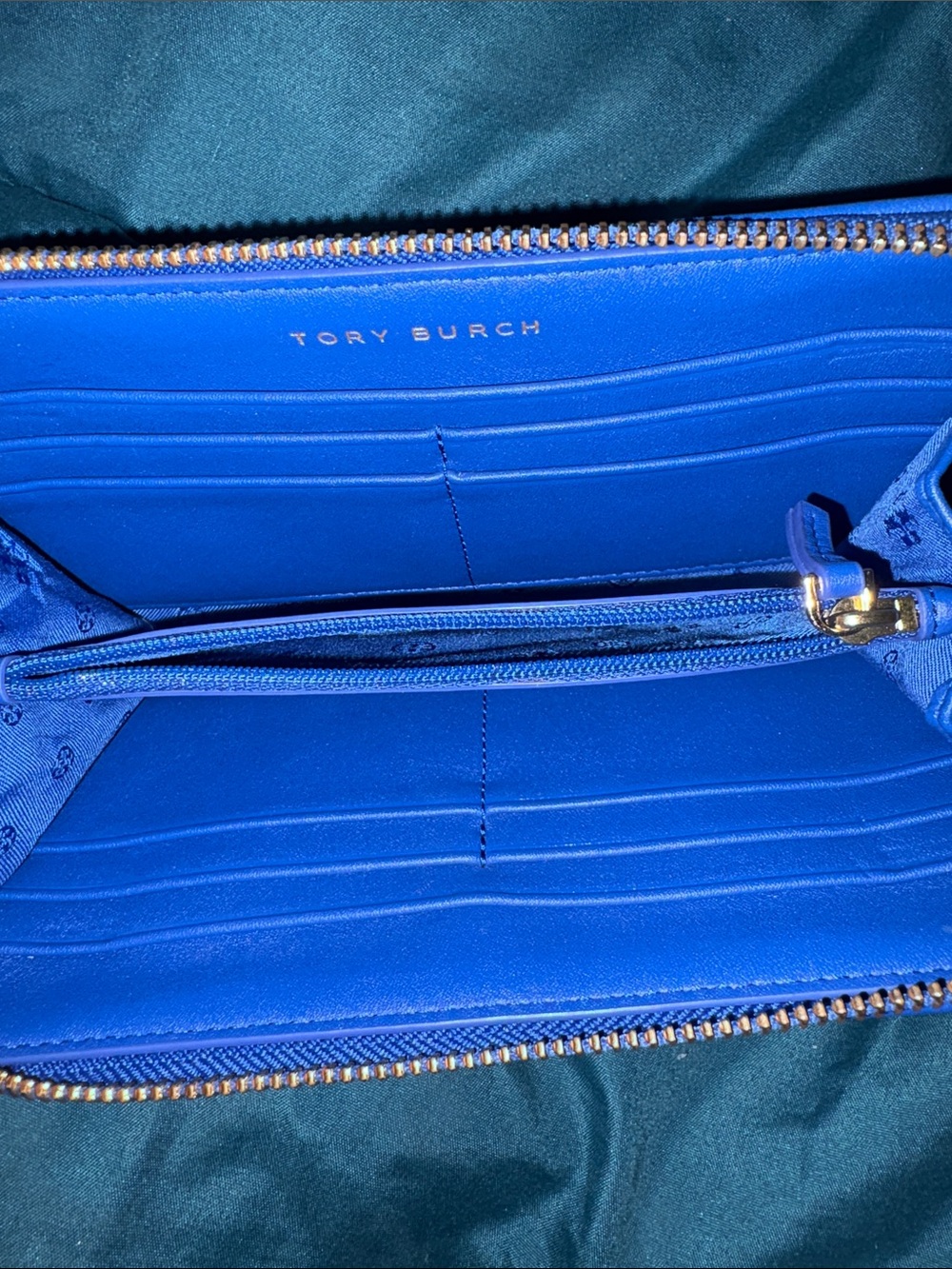 The Tory Burch Gemini Link Continental Wallet w/ Tory Burch gift bag - Picture 11 of 15